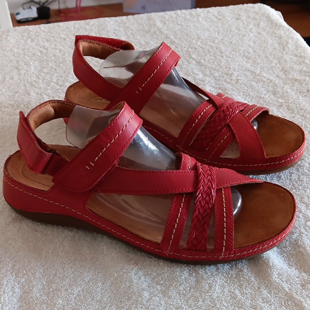 NWOT Clarks Leather Braided Strap Comfort Sandals
